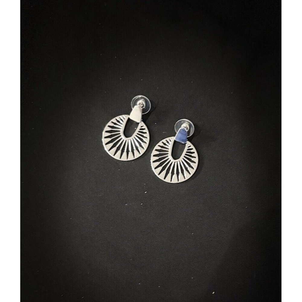 Kendra Scott Silver Fan Earrings - Picture 3 of 4
